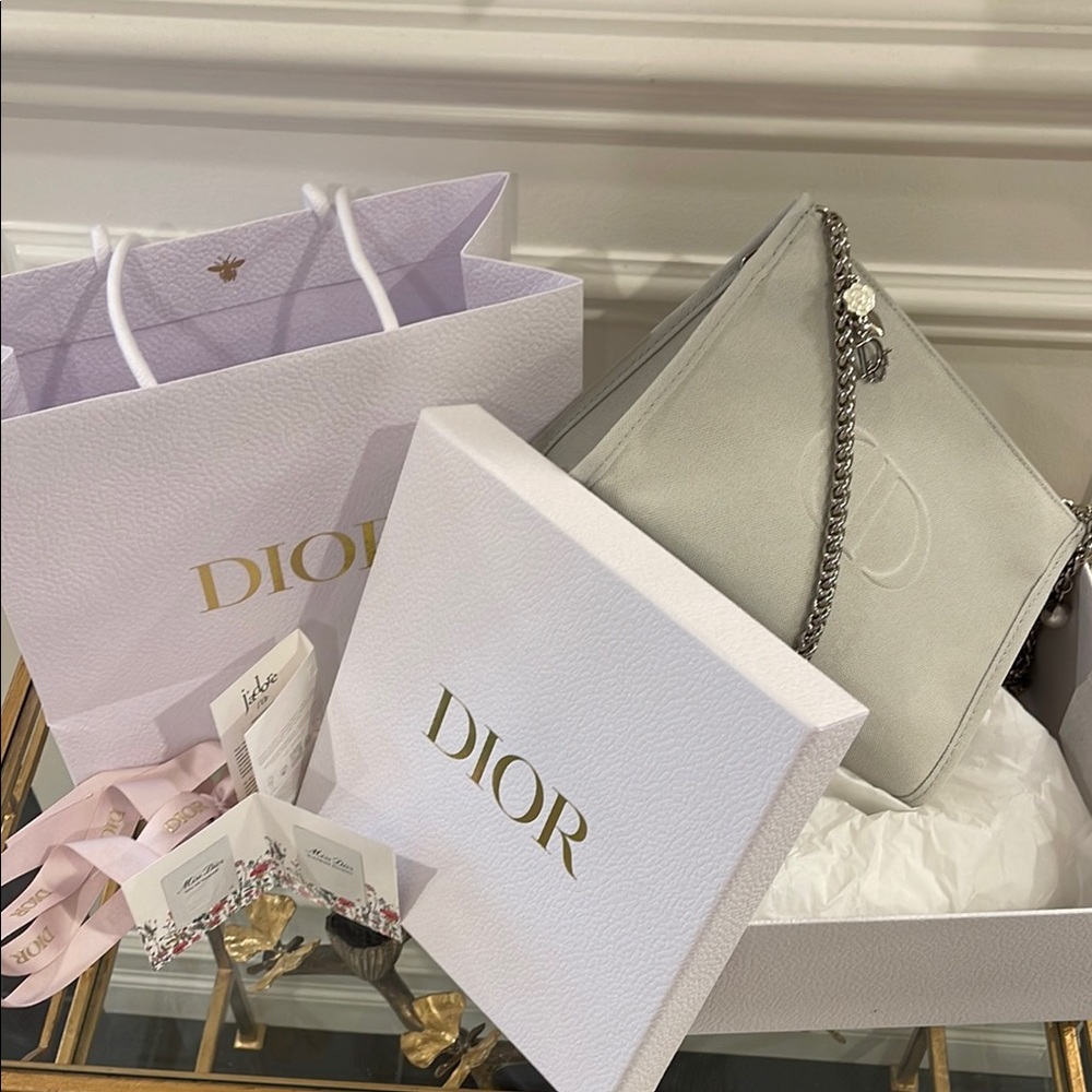 Dior White Cosmetic Bag with Textured Finish - Picture 13 of 14
